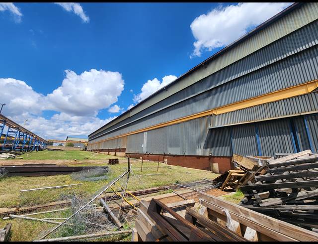 3,240M² WAREHOUSE TO LET IN ROODEKOP